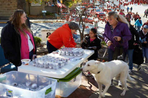 Local business Noah’s Archive hands out mini chocolate cookies during the Marion Chocolate Walk.