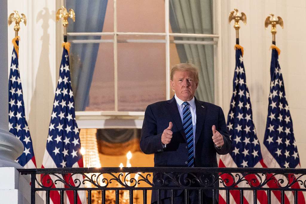 President Donald Trump proudly stands on White House balcony, with two thumbs up. (Courtesy of Creative Commons)