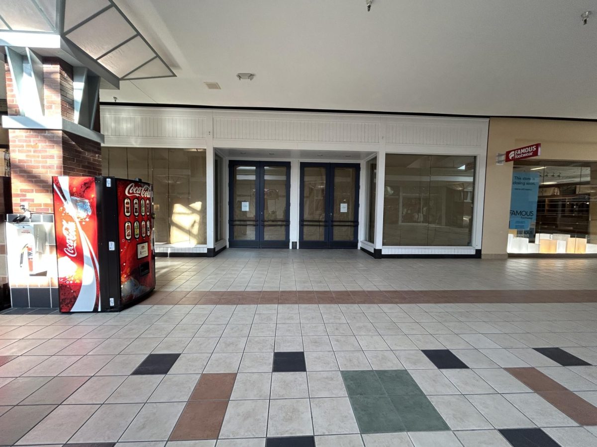 Once popular storefront, American Eagle Outfitters, now stands vacant inside Lindale Mall. 